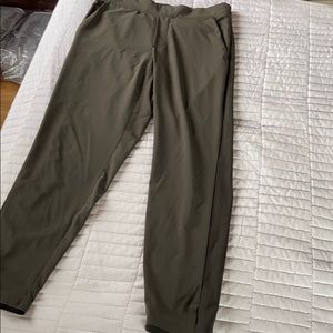 Athleta City Jogger size 4 Army Green